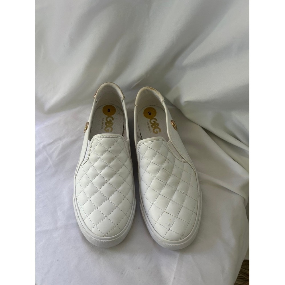 GBG Los Angeles Womens White Quilted Gold Accent Slip On Sneakers Size 8
